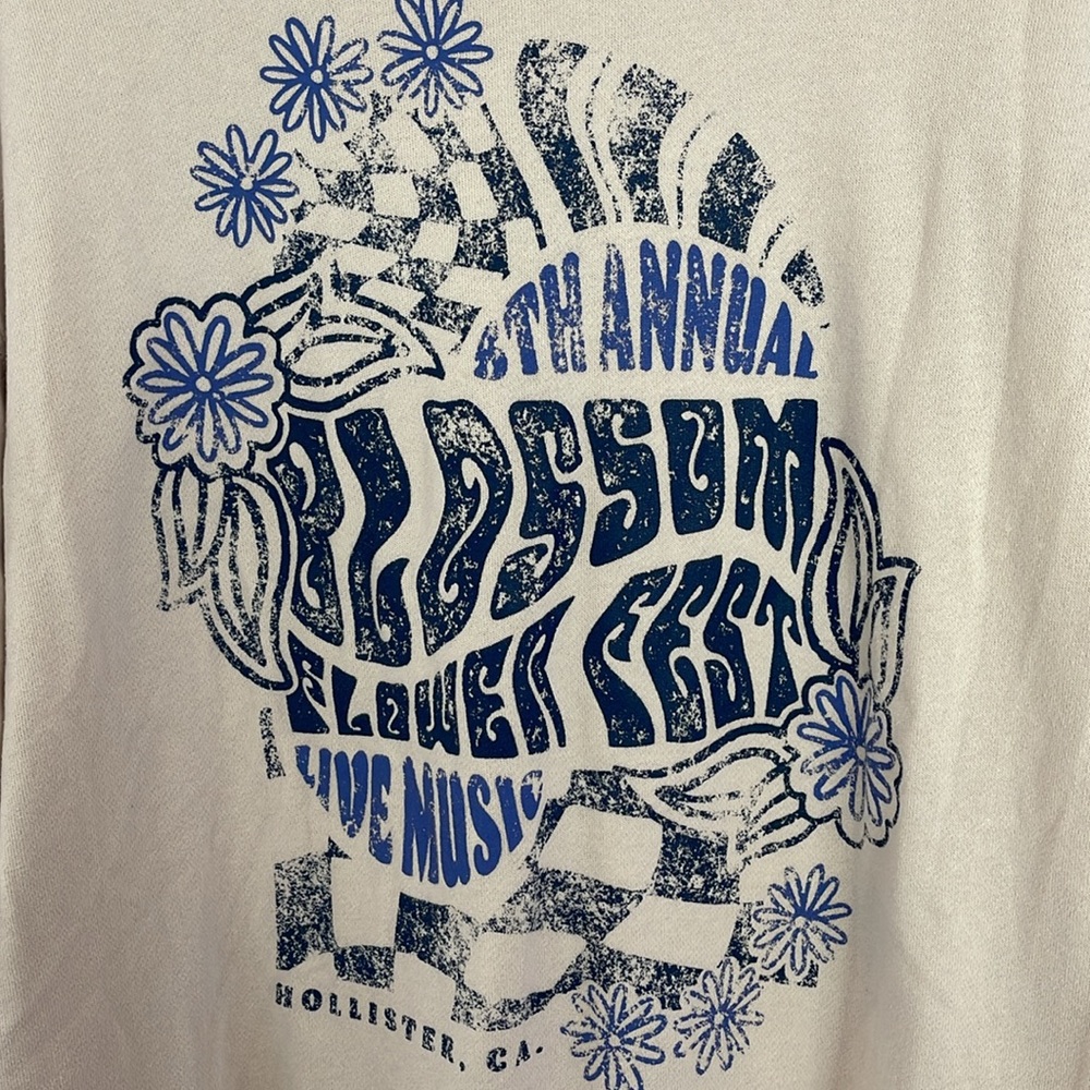 Hollister Flower Fest Sweatshirt 🌸 - Picture 4 of 4